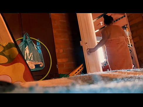 ❤️ माझे काका माझ्या मागे शॉवरमध्ये येतात, मी आंघोळ करत असताना तो मला चोदतो. ❤❌ गुदद्वारासंबंधीचा अश्लील